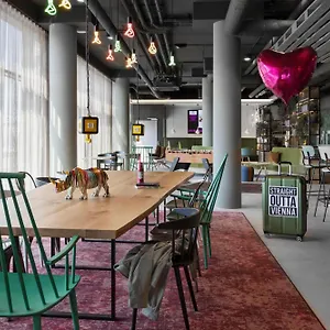 Moxy East Bécs